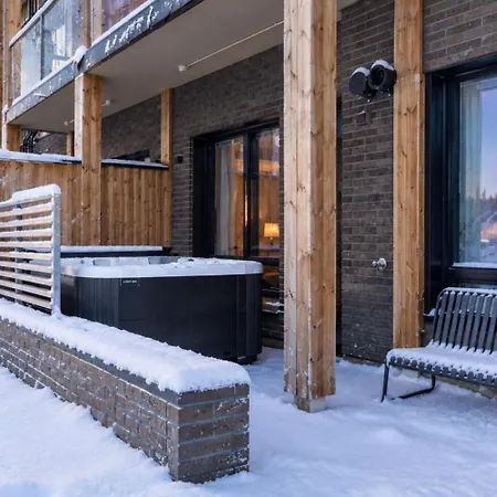 Le Lingonberry D4 Ski-in Ski-out, Hot Tub By Aavalevi